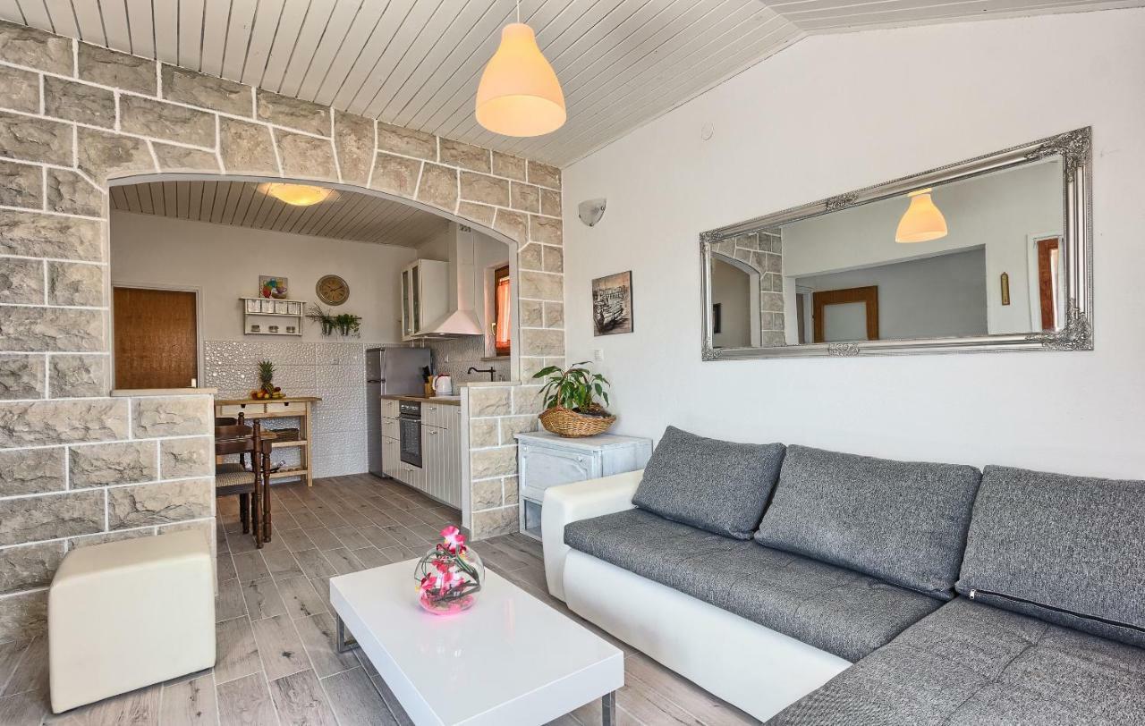 Lantana Apartment Бол Екстер'єр фото