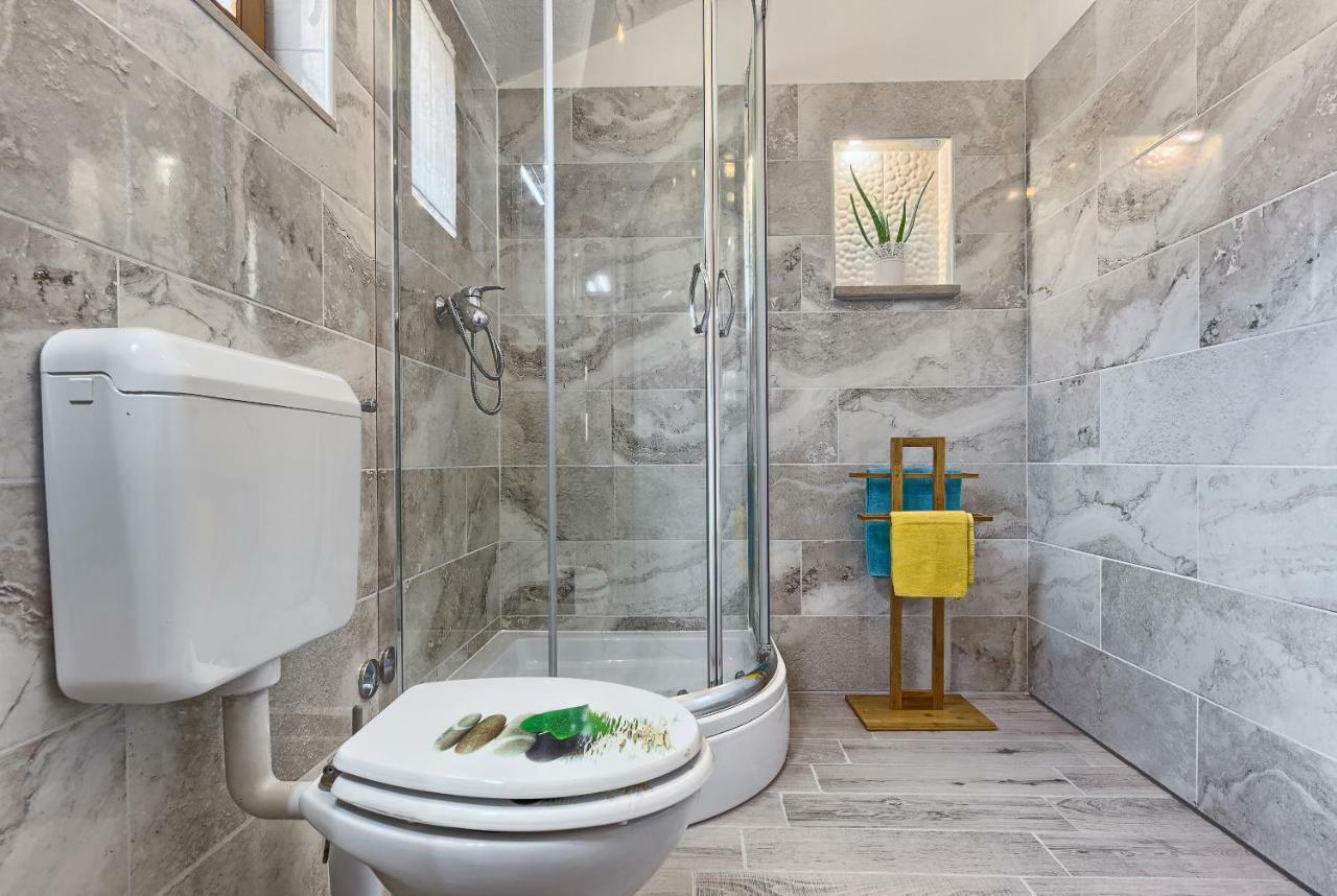 Lantana Apartment Бол Екстер'єр фото